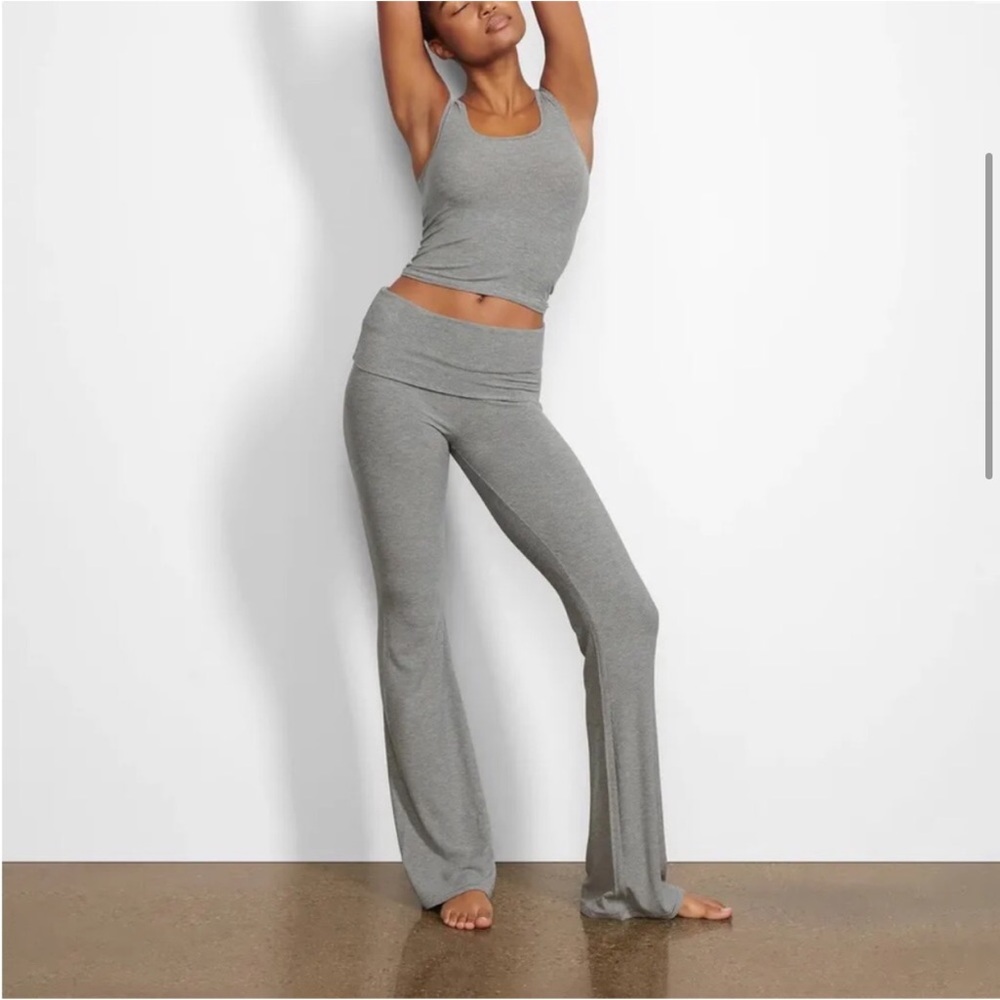 Skims fold over heather gray pants